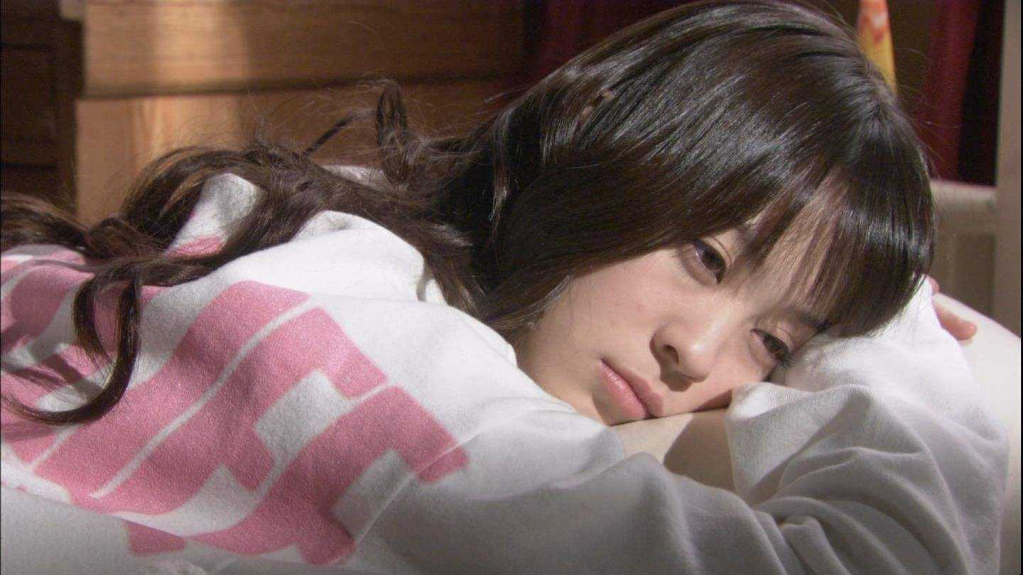 前面的头发太稀疏老脱发该怎么办,头发稀疏脱发的补救方法