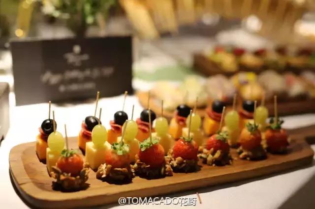 她在北京开了一家可以吃的花店,受众人追捧,还引来了李健