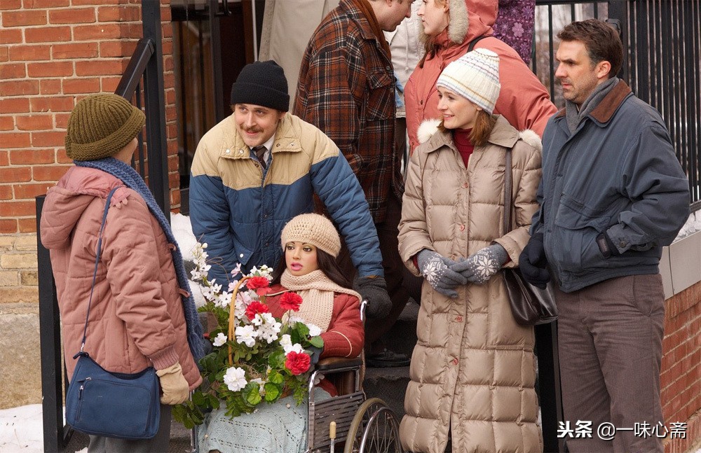 用*气娃充**娃疗愈自闭的男人