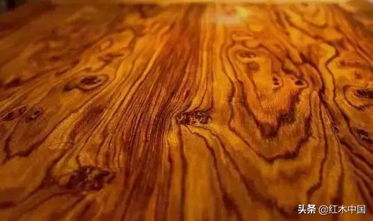 同样胡桃木家具价格相差,红木家具回收价格和原价差多少