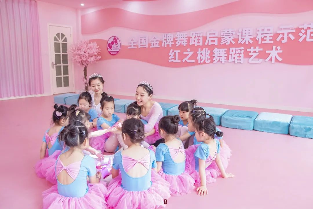 许昌小公主养成地又开新店啦！来见识一下，什么叫学舞蹈的气质