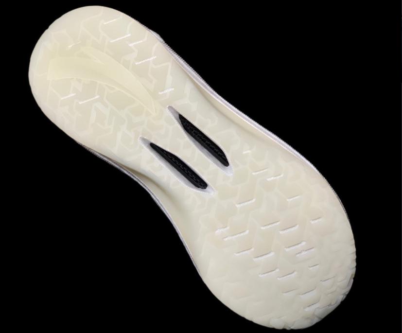 安踏零跑和安踏马赫有什么不同,安踏国潮与安踏是同一个品牌吗