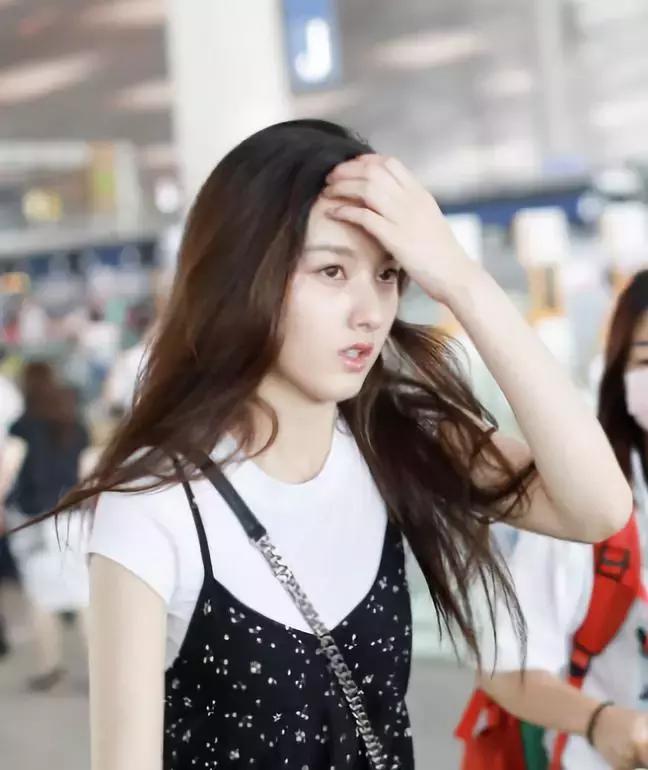 哈哈哈内容引起极度舒适！锦鲤杨超越居然也有丑的时候？