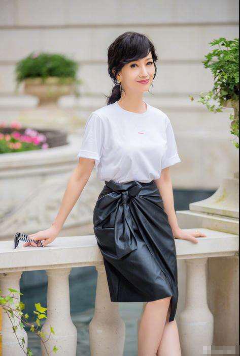 倪萍赵雅芝,倪萍赵雅芝60岁状态依旧优雅