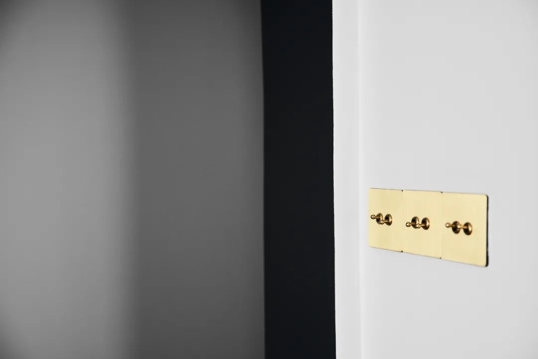 邻居秀家|细节控的家有多治愈?单凭她家开关就能出圈了