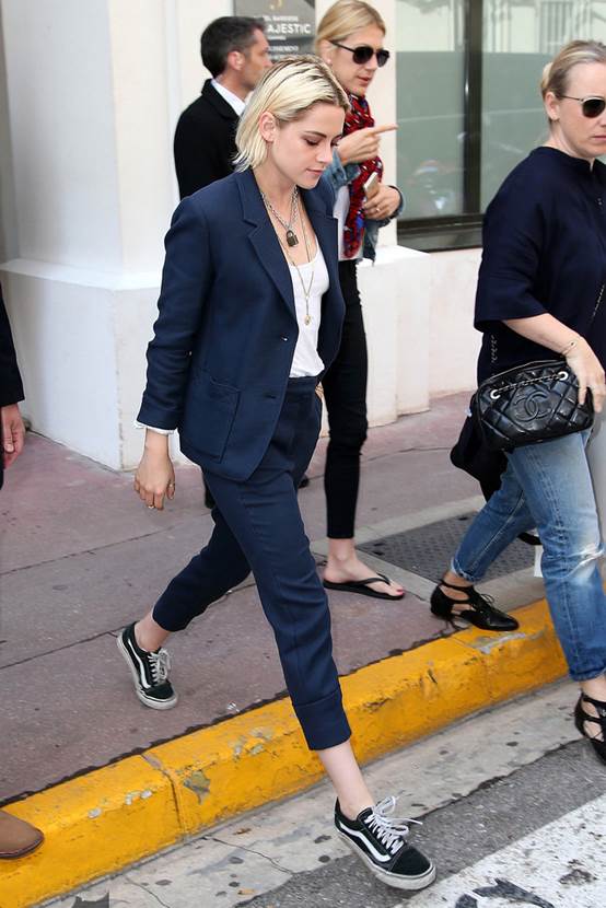 西装外套搭配吊带裙子高级感,西装外套内搭吊带搭配高级感