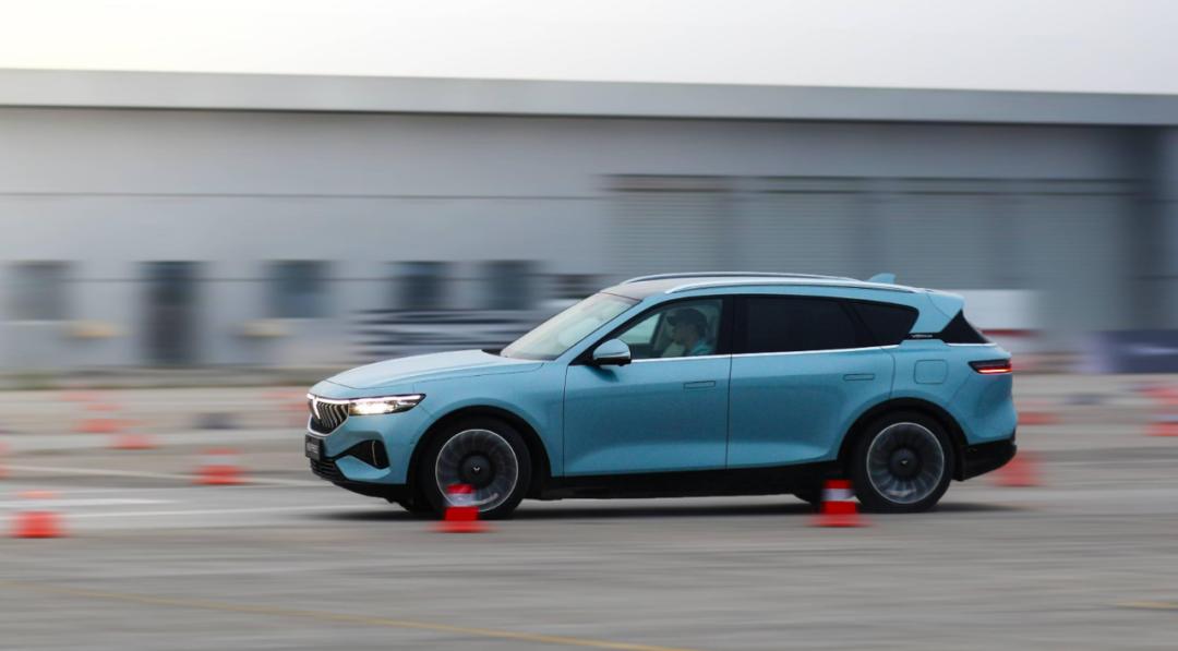 试驾岚图free2024,岚图free限量版试驾