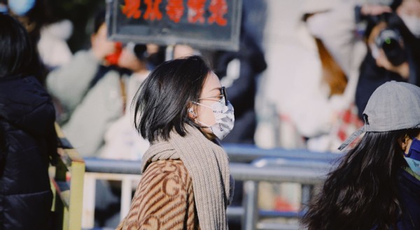 gucci穿搭倪妮,gucci倪妮粉色大衣