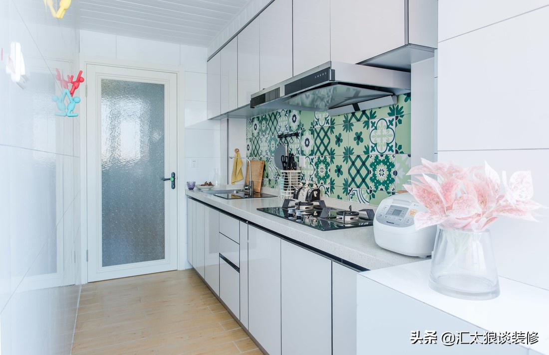 她家装修很简单,她家两居室装修太惊艳了