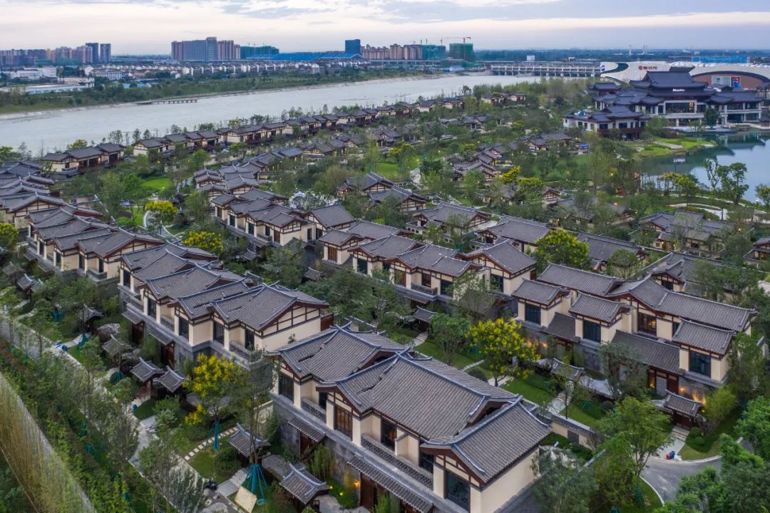 等了好久，这家酒店终于开了，全是别墅房