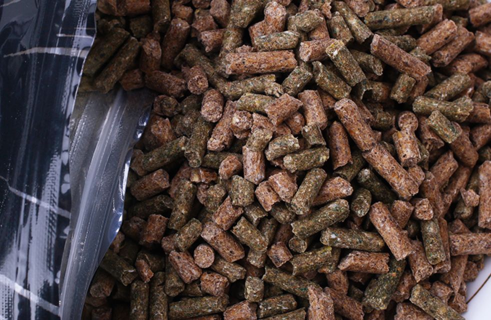 生产颗粒饲料加工需要学习什么,饲料颗粒用什么做成的最好