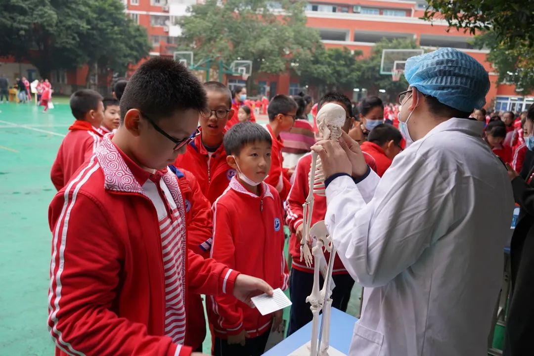 追梦，从新世纪外国语开始！小学职业规划教育，照亮孩子人生航途
