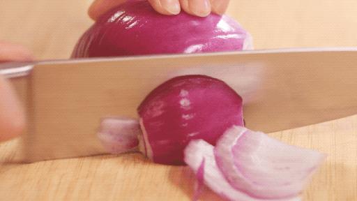 洋葱选白皮的好还是紫皮的好,生吃洋葱是白皮的好还是紫皮的好