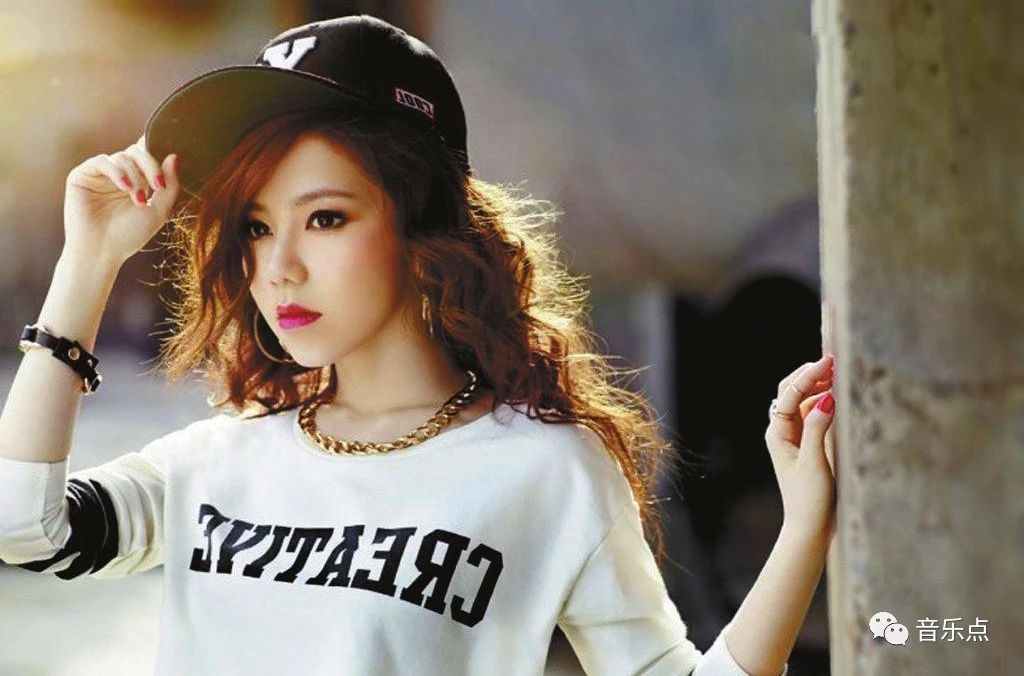 邓紫棋的存在歌手评价视频,前辈评价歌手邓紫棋