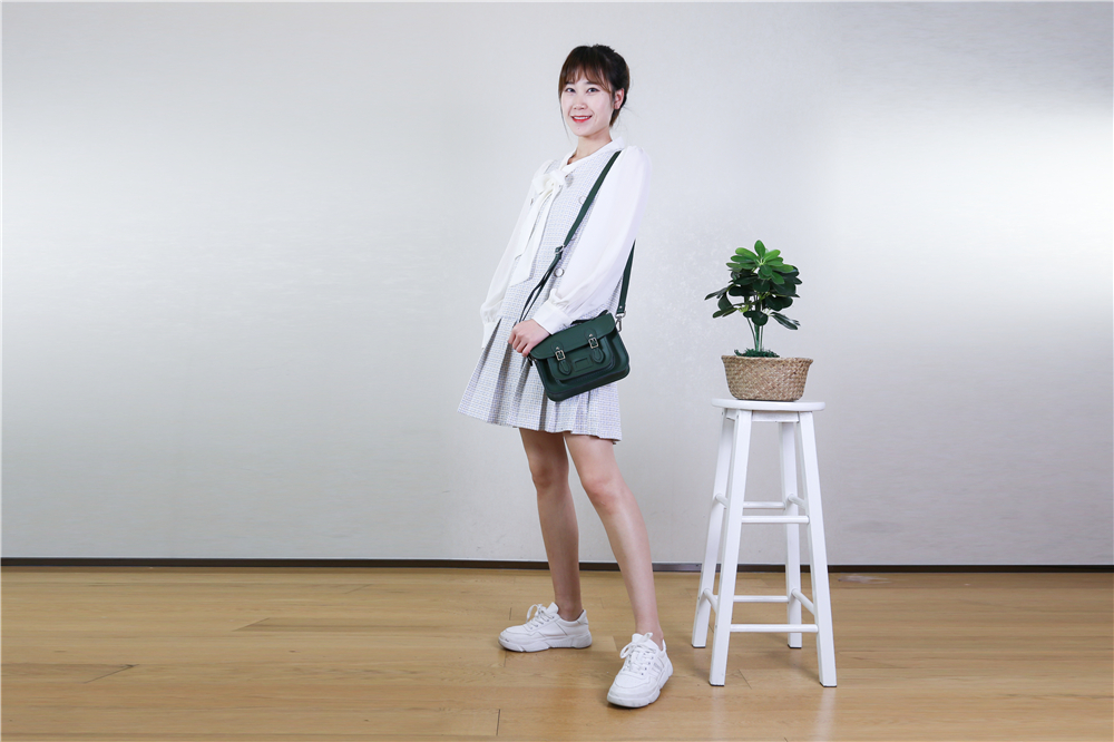 复古绿剑桥包如何搭配,英伦风剑桥包推荐