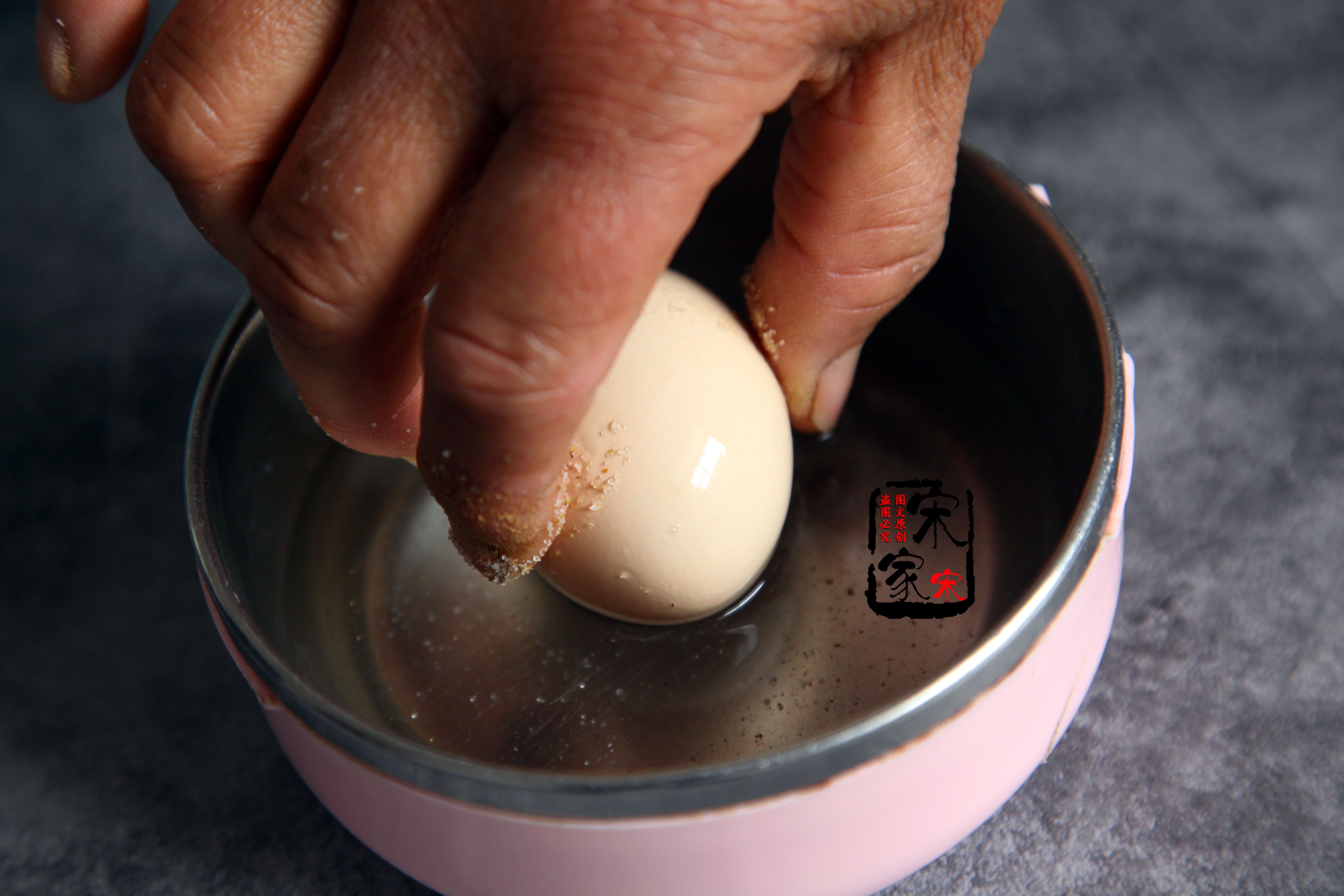 煮腌鸡蛋怎样才入味,腌鸡蛋一斤用多少盐最好不太咸