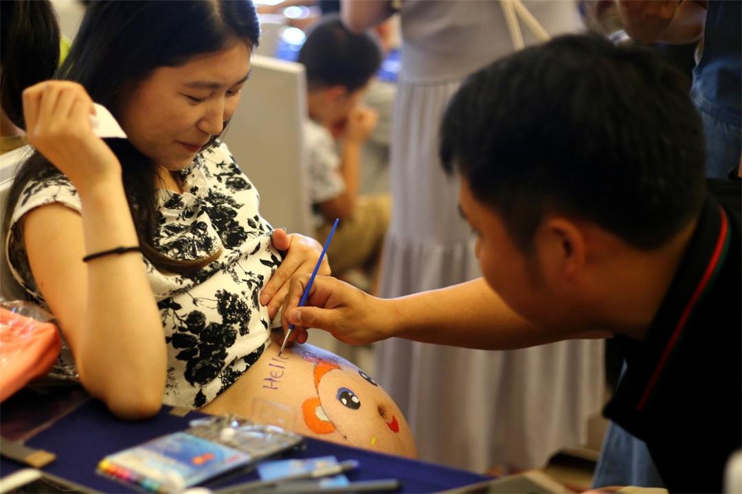 夫妻两人年龄相差多少岁最好,夫妻双方年龄相差几岁最好