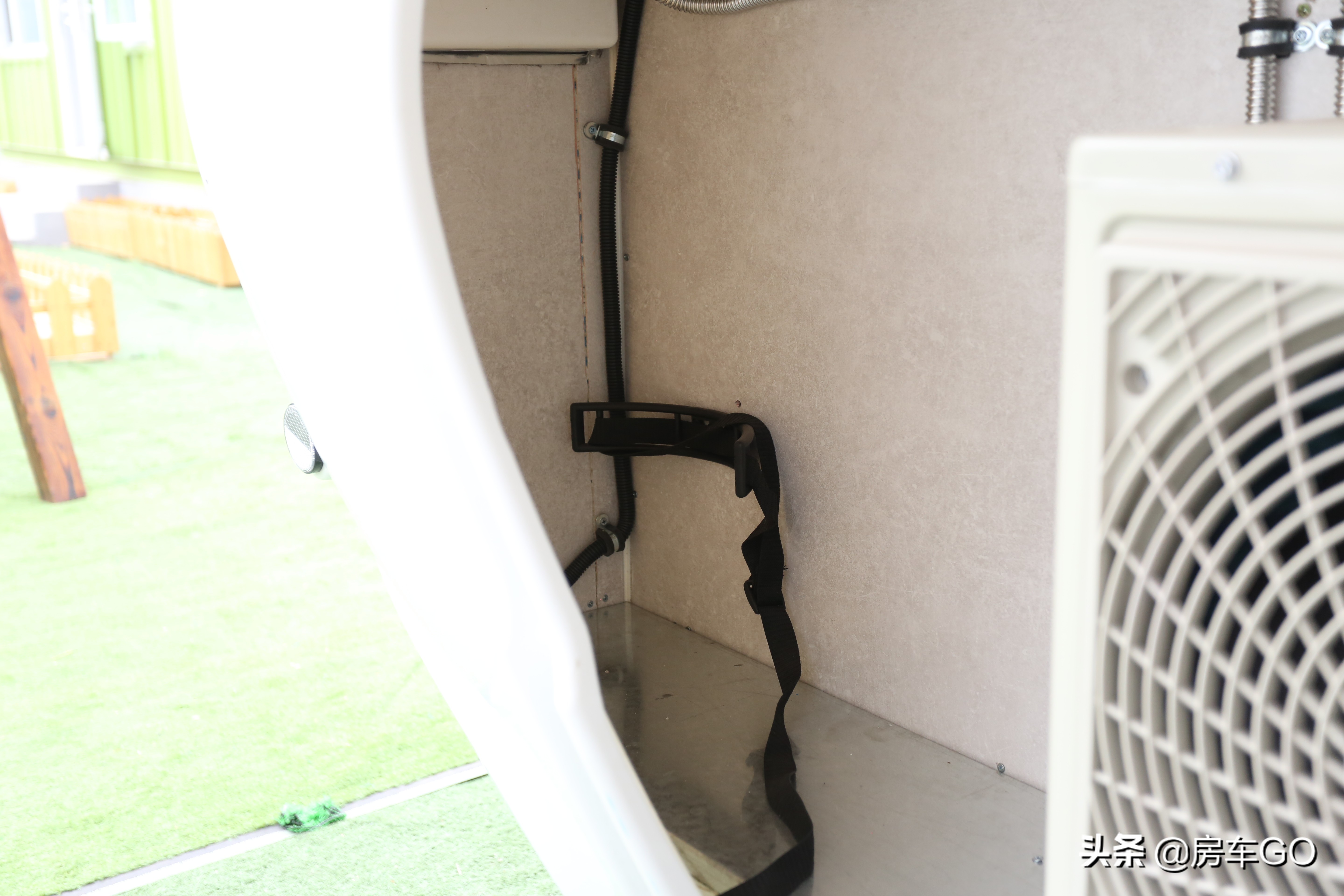 可以上蓝牌的拖挂房车,能住三人小型拖挂房车