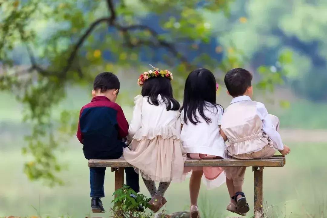 父母引导孩子学习中国传统文化,传承传统文化建立良好的人际关系