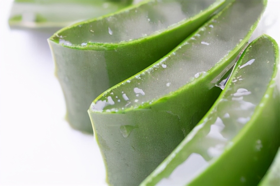 40岁以后毛孔明显了,40岁女人脸上毛孔大怎么办