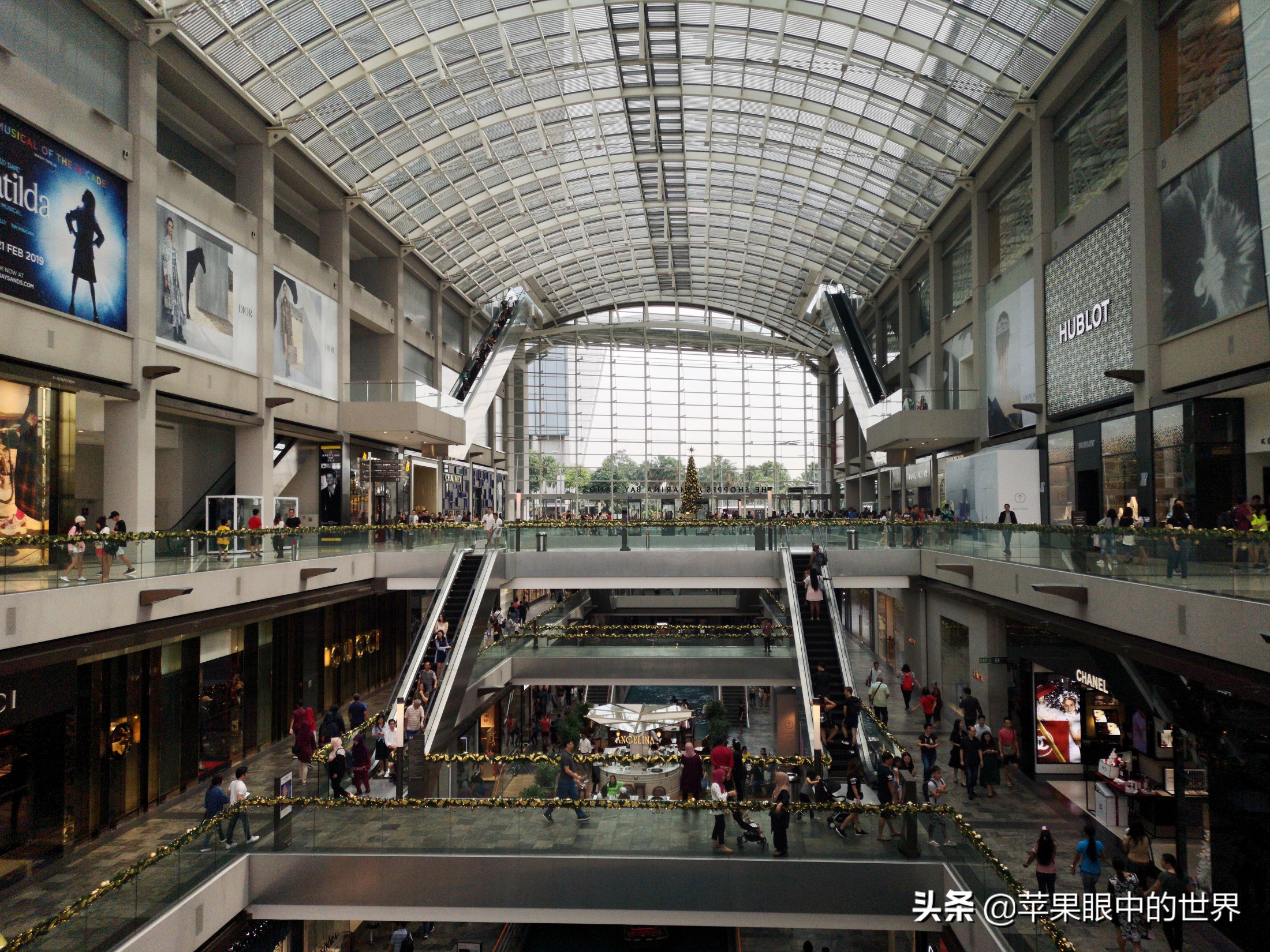 做导购是要底薪高还是底薪低的,导购员一个月1500底薪能干吗