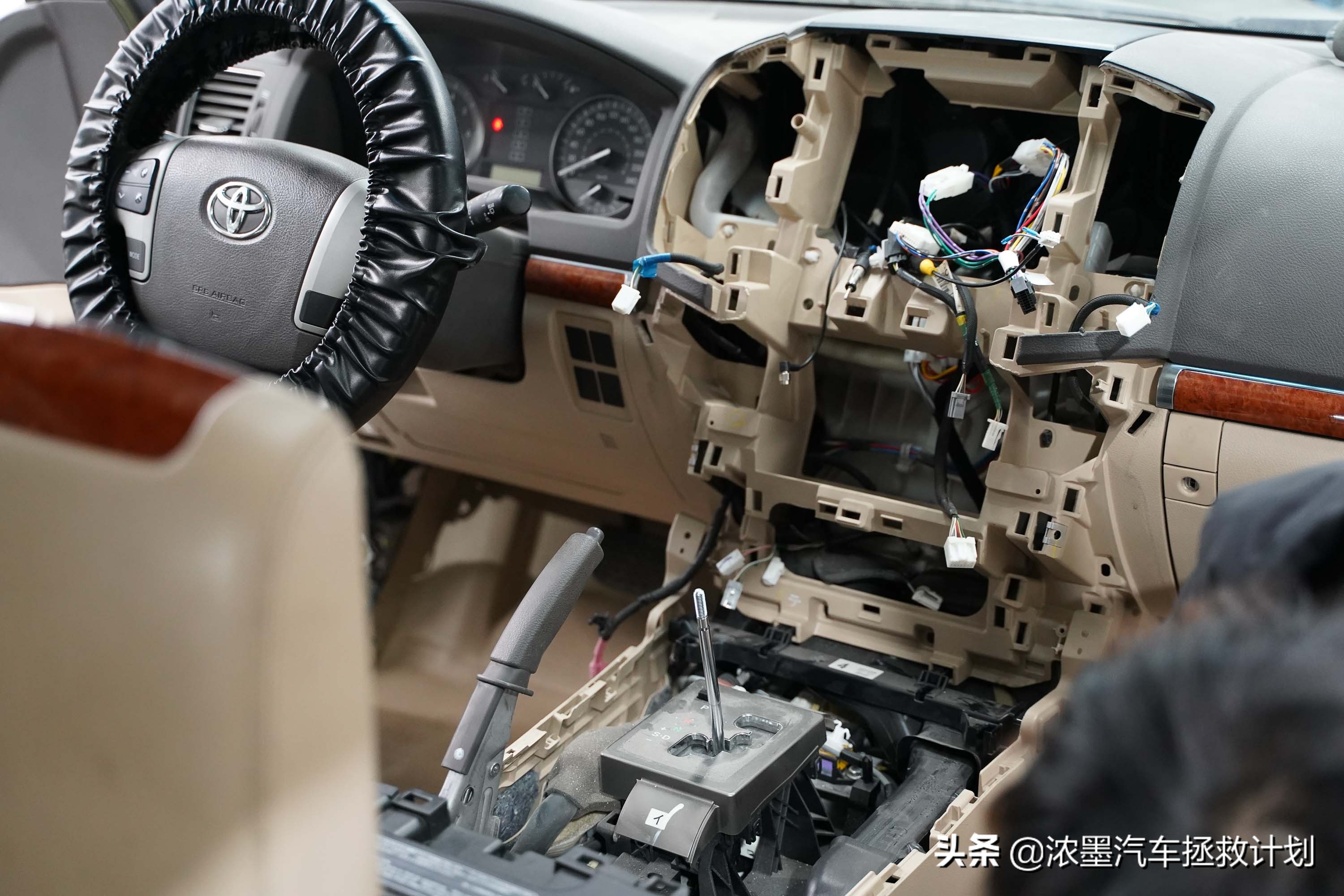 丰田霸道酷路泽带你翻山越岭,丰田兰德酷路泽低速4驱越野模式