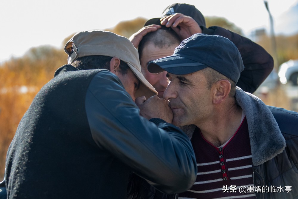 塔吉克斯坦有亲吻礼吗,塔吉克族亲吻真实感受
