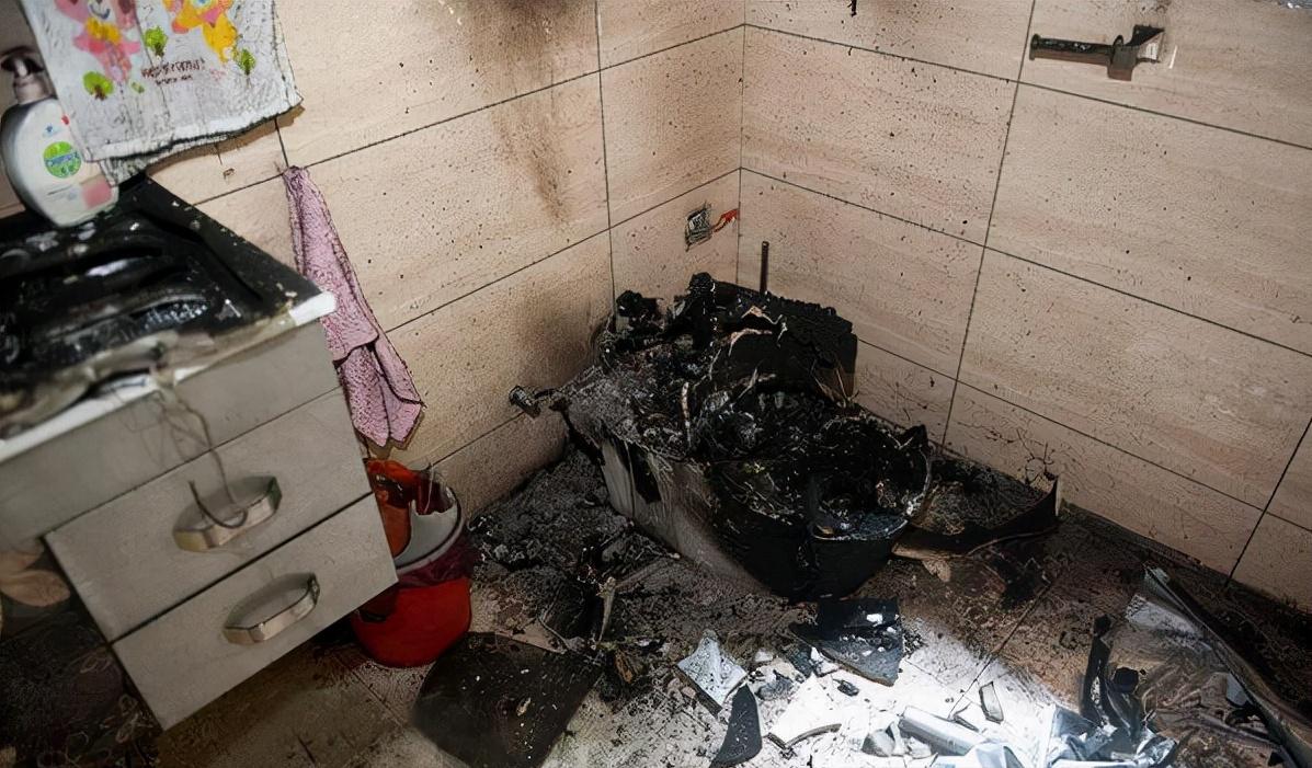 马桶爆炸女子被炸伤抽烟,马桶炸瓷开裂有人受伤