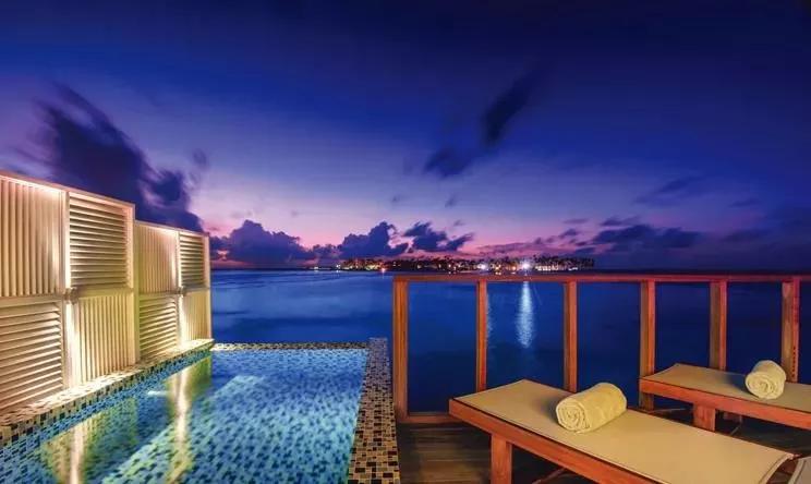 马尔代夫七星选岛全攻略,马尔代夫沙滩别墅出海游泳