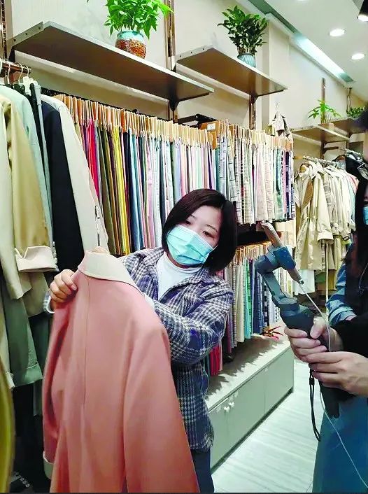 面料销售新模式,面料厂直播卖衣服