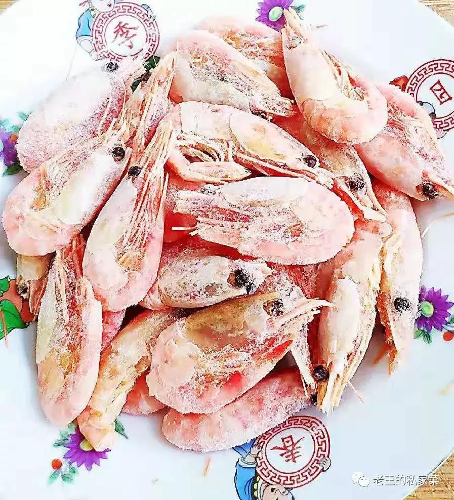 避风塘炒虾酥脆鲜香上桌就被抢光,避风塘炒北极虾