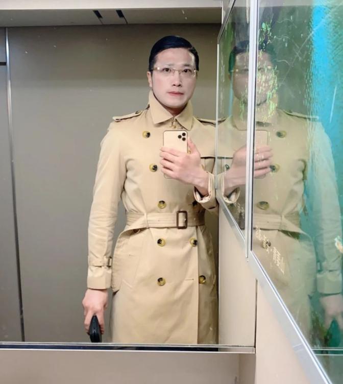 “人类高质量男性”求偶,油头粉面似“纸扎人”,网友:单身挺好