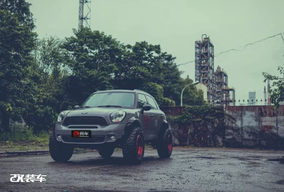 网友花费十几万，把MINI乡下人爆改成大脚怪