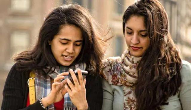 印度女人在边境摆摊,印度边境美女摆摊