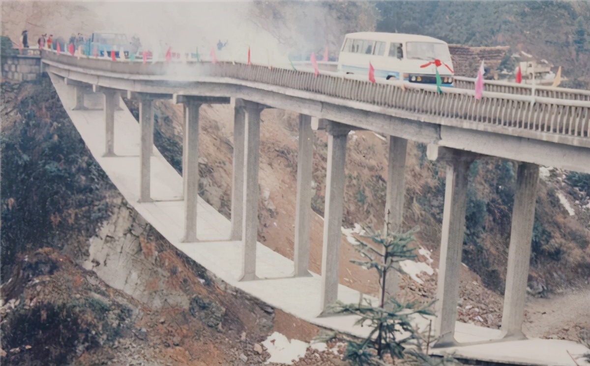 只有两个桥墩的大桥建造全过程,中国第1座大桥的设计者