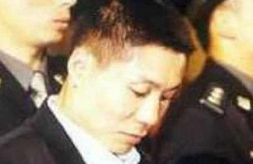 她曾是中国第一悍匪的头号*妇情**,护士出身,被捕后说出“九个字”