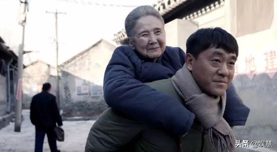 暖春齐如意参加爷爷葬礼,暖春奶奶和小花哭了