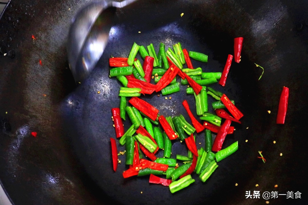 炒猪肉时最忌直接下锅,家常炒猪肉怎么炒才软烂