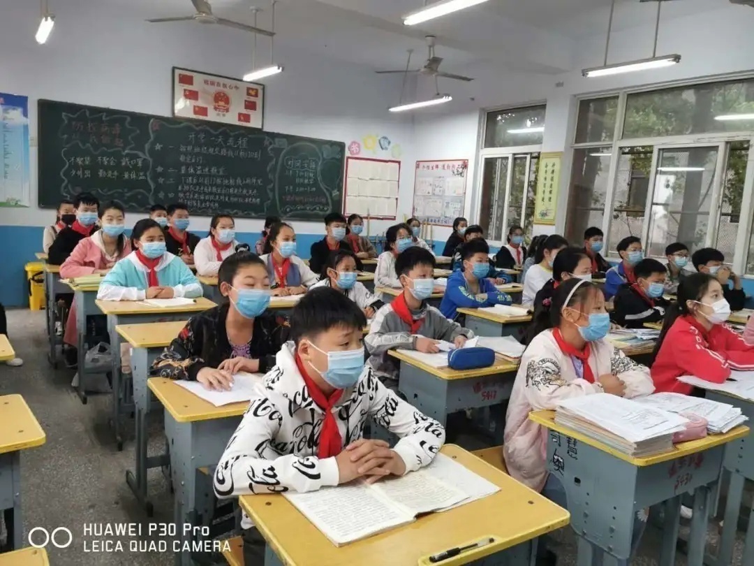 雪峰小学开学第一天的视频,桃源小学开学第一天