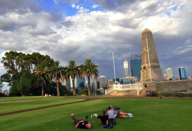 珀斯孤独,孤独城市