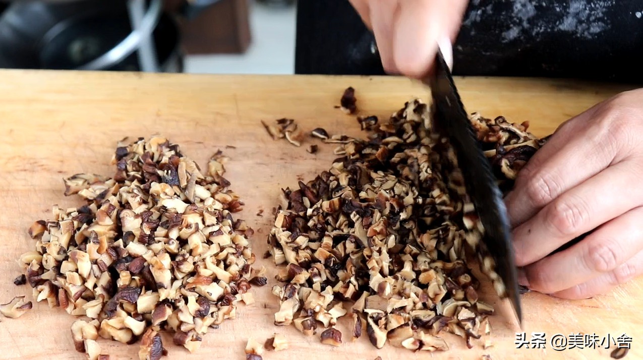 正宗牛肉酱香菇,牛肉香菇香辣酱制作的全过程