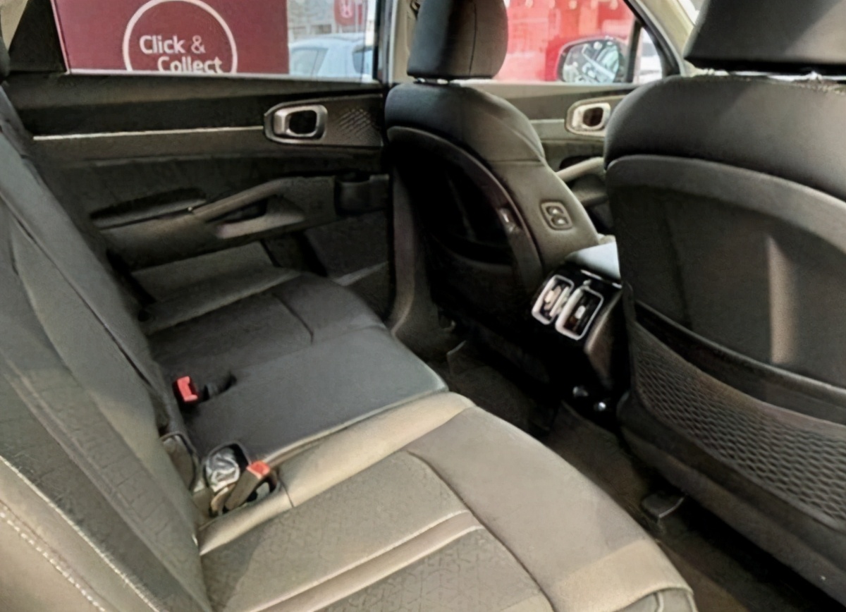 韩系“大七座”索兰托来袭，1.6T+四驱，空间媲美丰田汉兰达