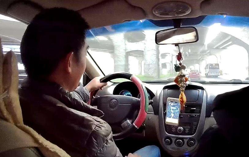 司机一天14个小时多少收入,司机外出打工一个月能挣多少钱