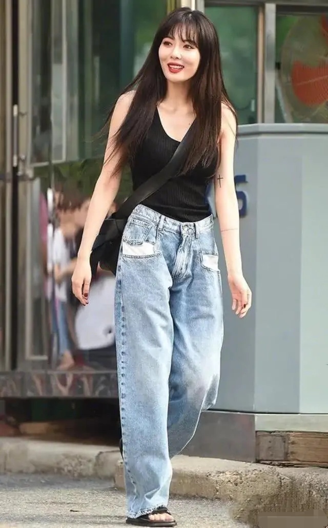 韩国女明星金泫雅粉色裙子跳舞,金泫雅冬日穿搭