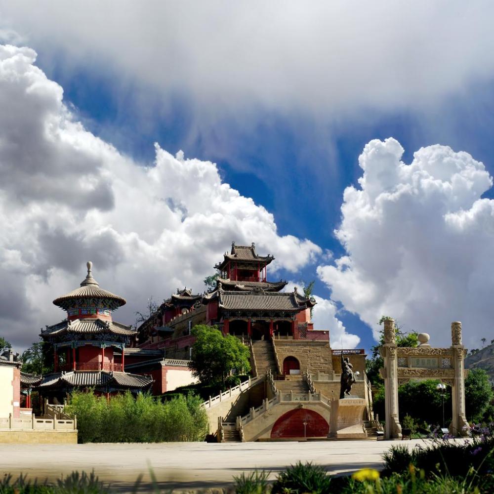 塞上长城绝高漠金戈犹响无定河