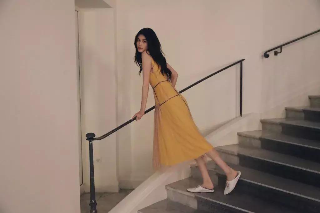 裙子平底鞋,搭黑色平底鞋的裙子怎么搭配