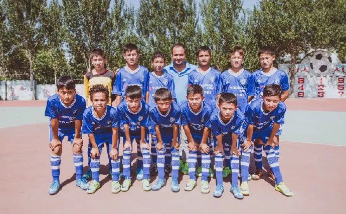 零关注，无评分，这部国产良心告诉你：没钱还谈球