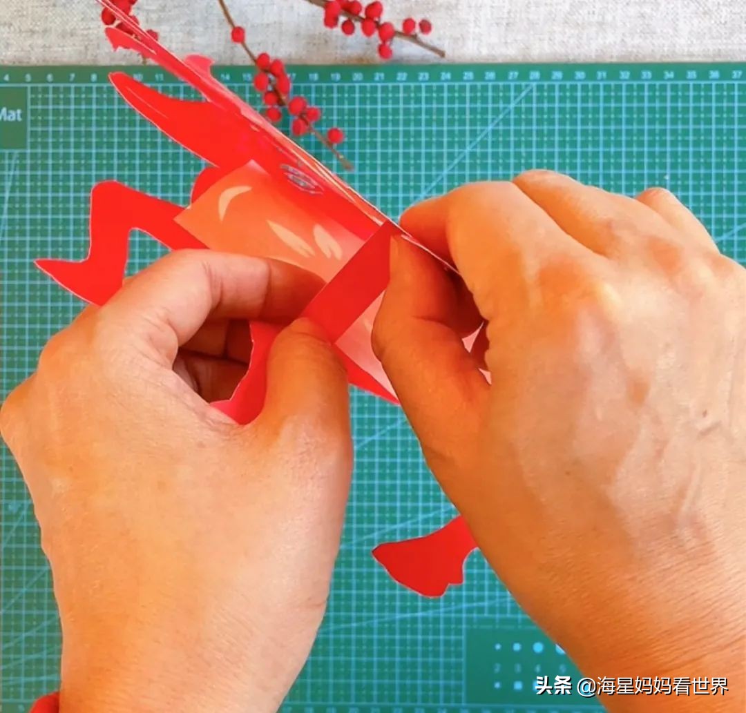 春节喜气洋洋大红灯笼高高挂,红红火火喜气洋洋百家姓灯笼