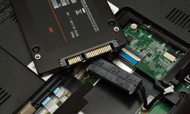 如何选择固态硬盘接口,固态硬盘常见接口方式有哪几种