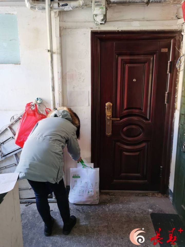 网格员代办服务新闻直播间,网格长零距离服务视频